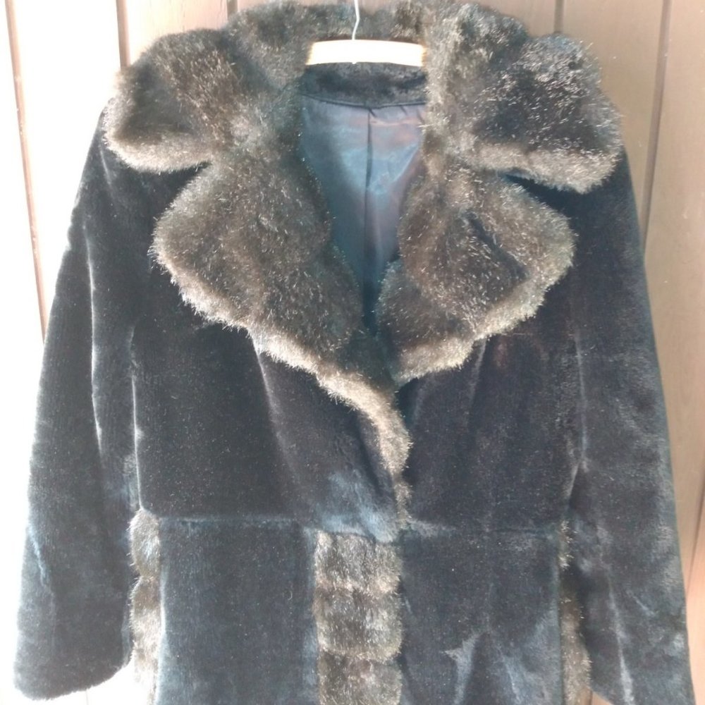 🌎Juli de Roma || Black Faux Fur